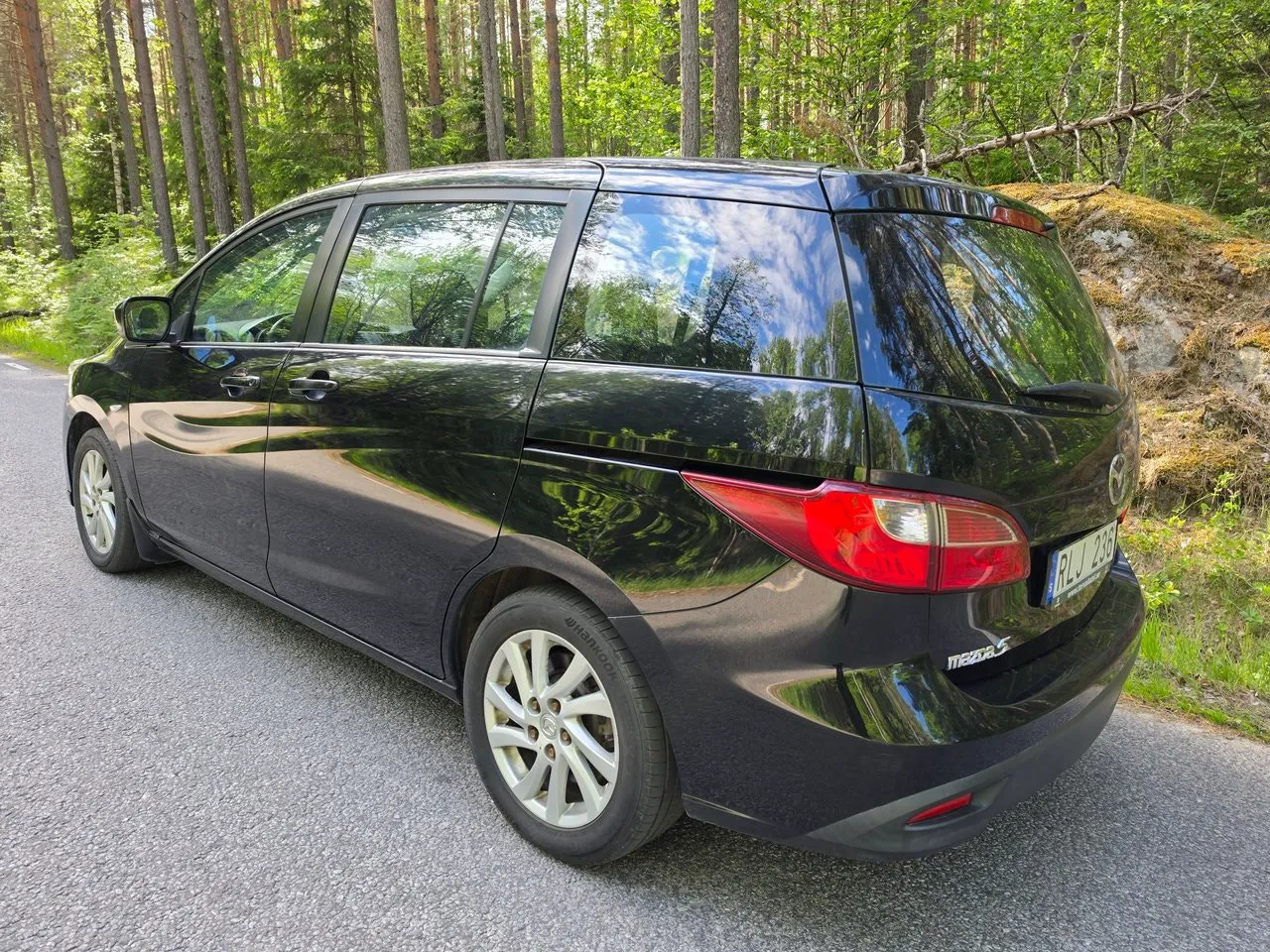 Vehicle image 6