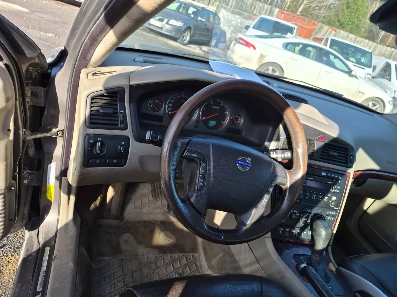 Vehicle image 24
