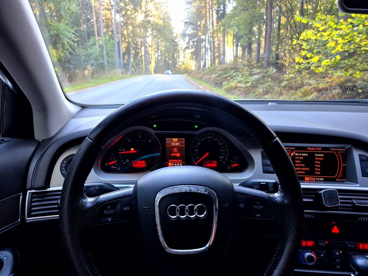Vehicle image 19