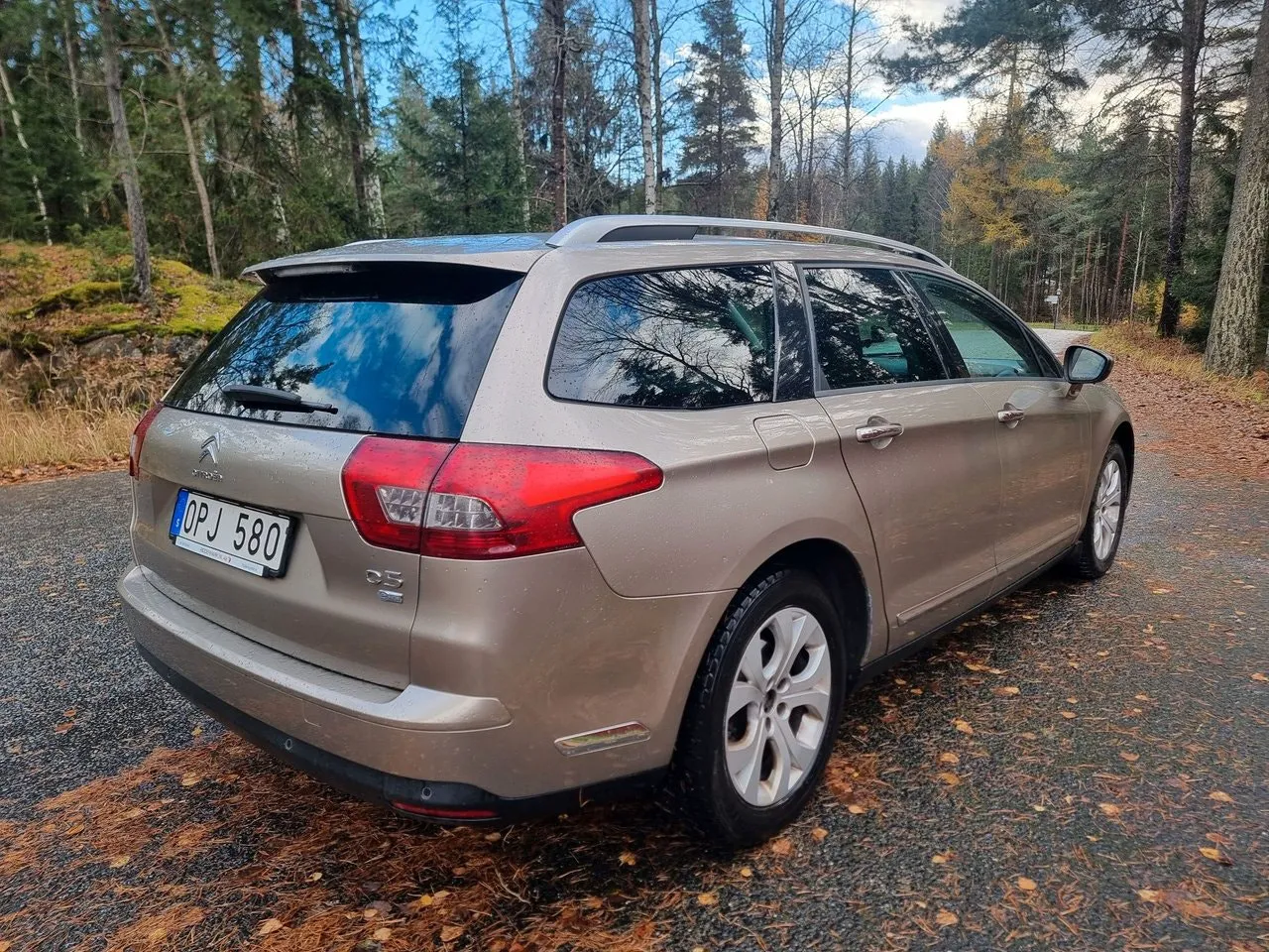 Vehicle image 6