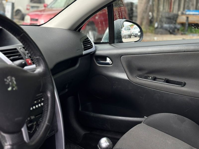 Peugeot 207 bild 11