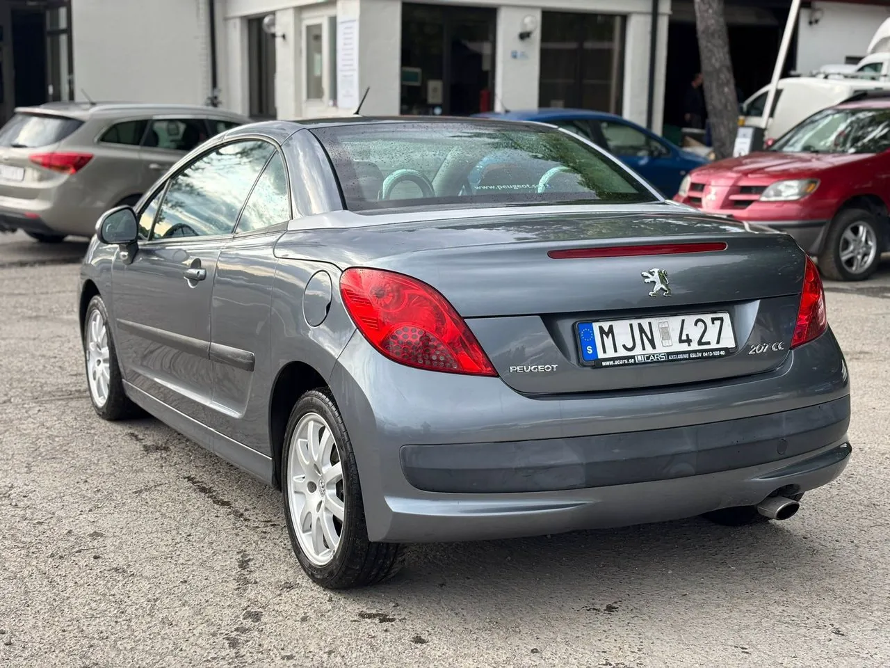Vehicle image 23