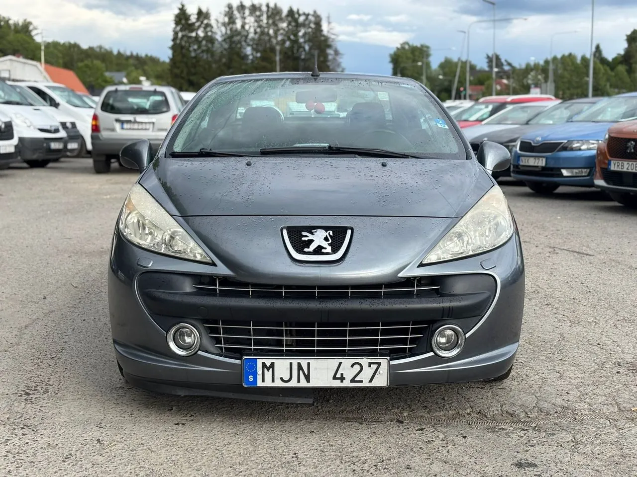 Vehicle image 14