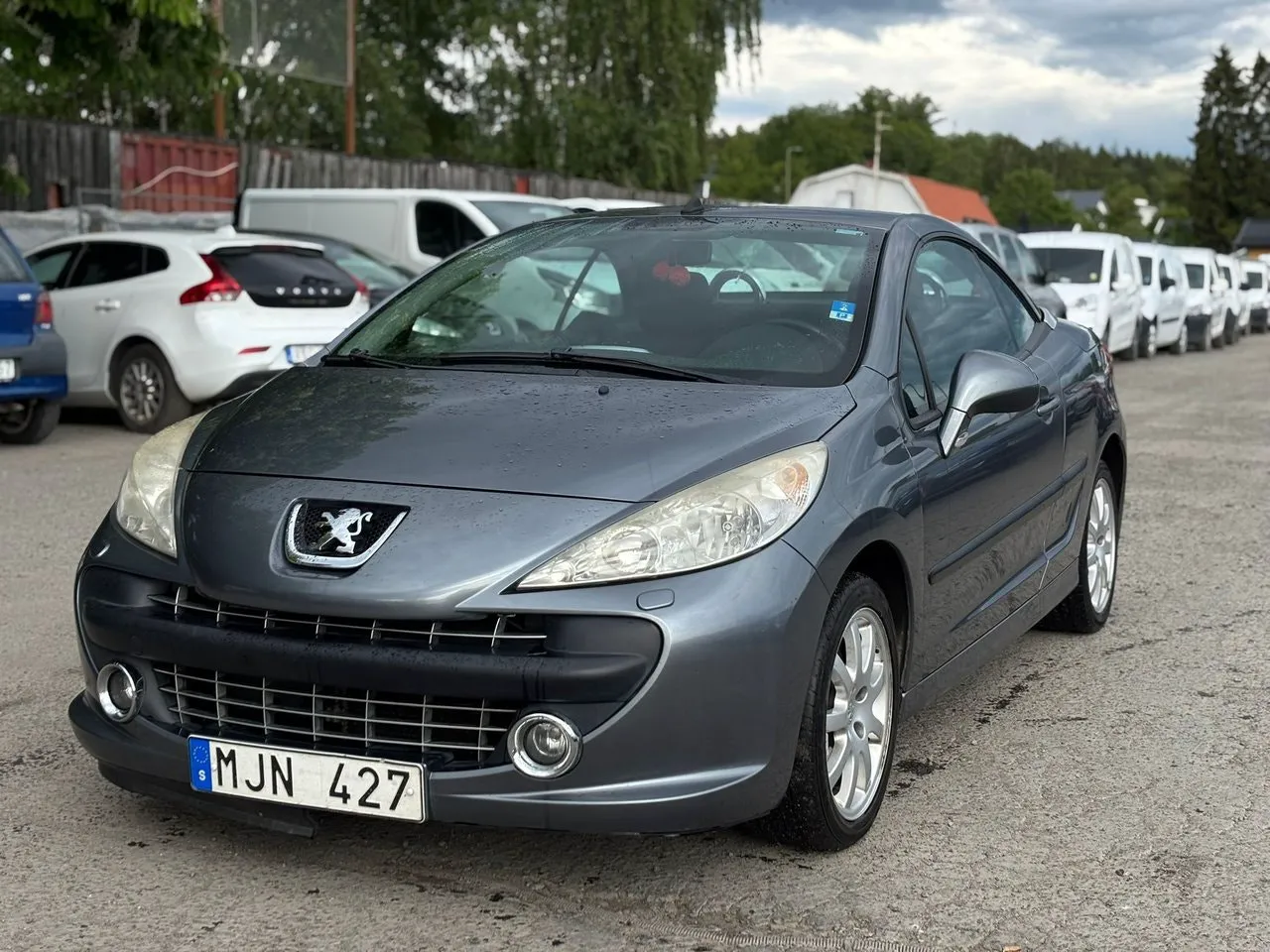 Vehicle image 15