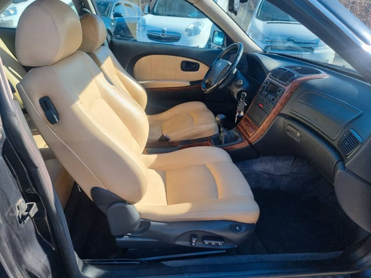 Vehicle image 14