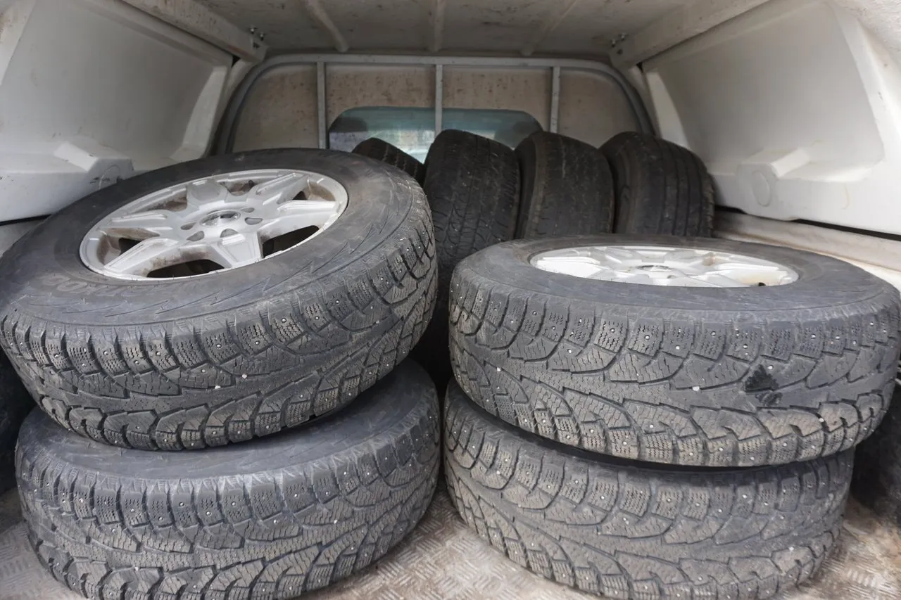 Vehicle image 6