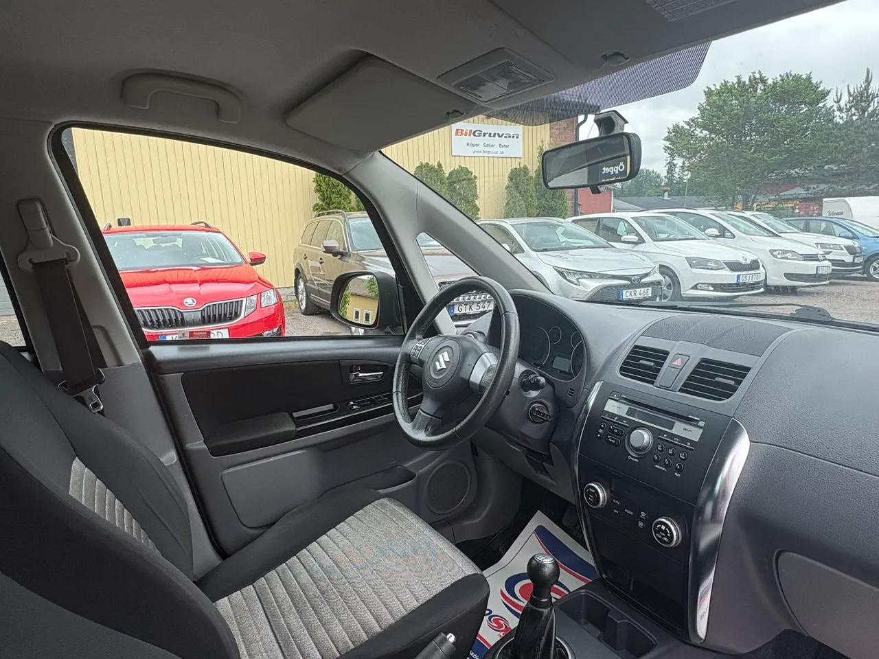 Vehicle image 7