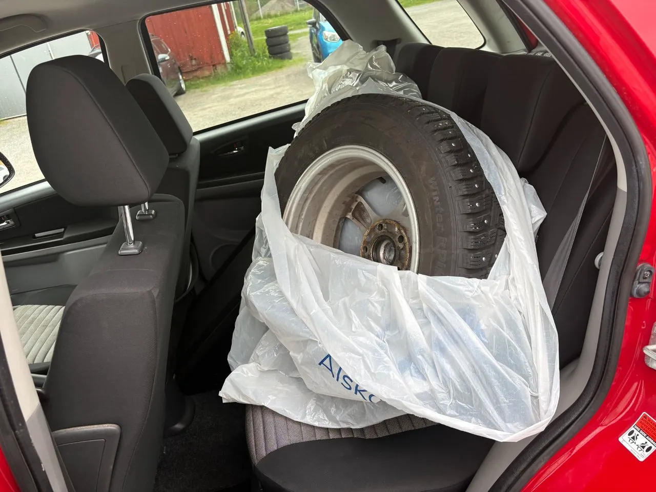 Vehicle image 5
