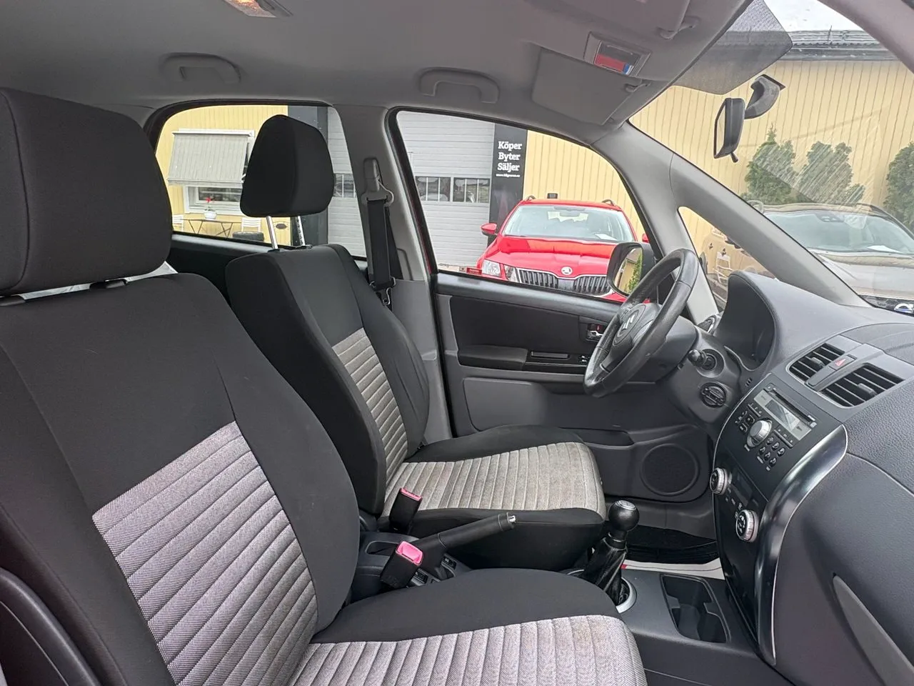Vehicle image 6
