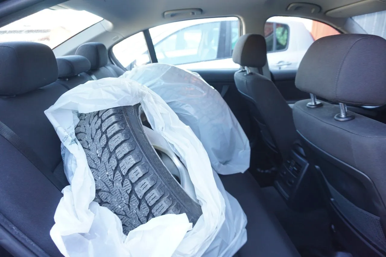Vehicle image 5