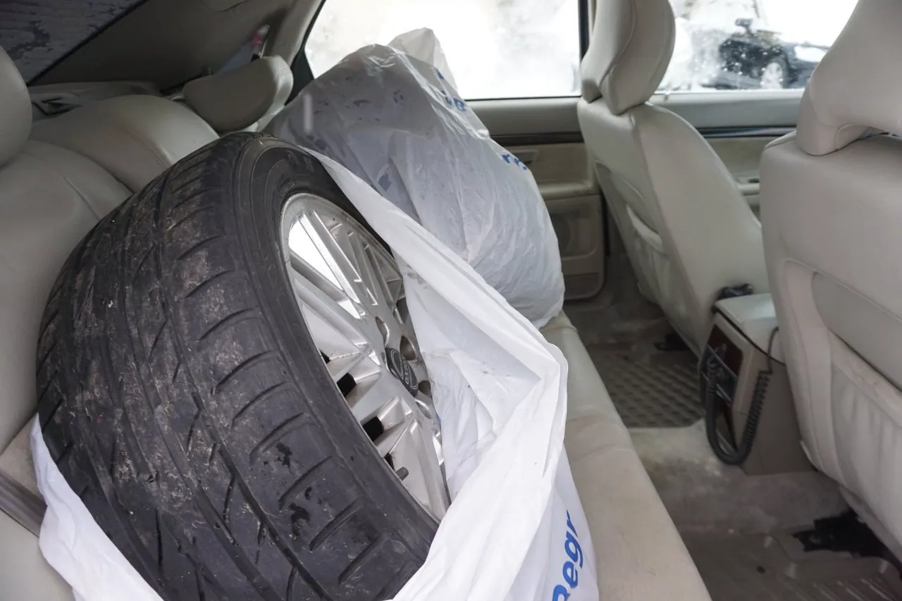 Vehicle image 5