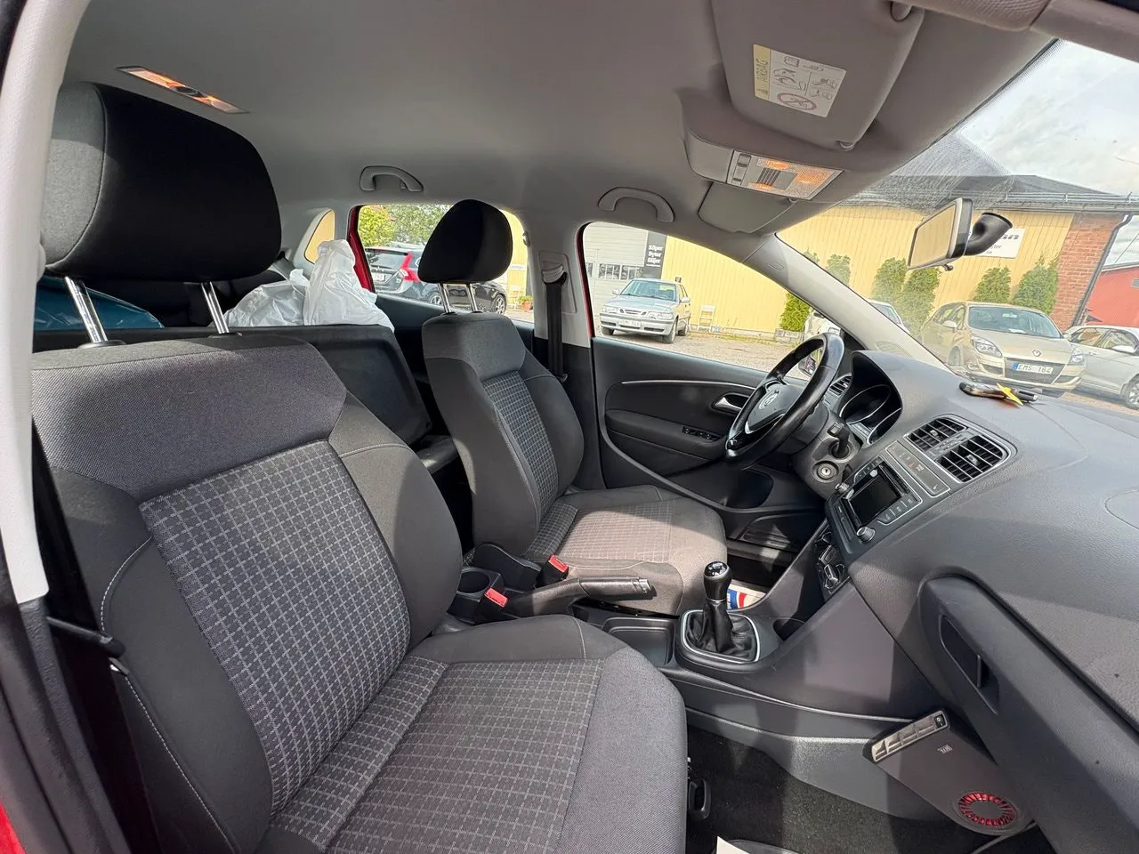 Vehicle image 5