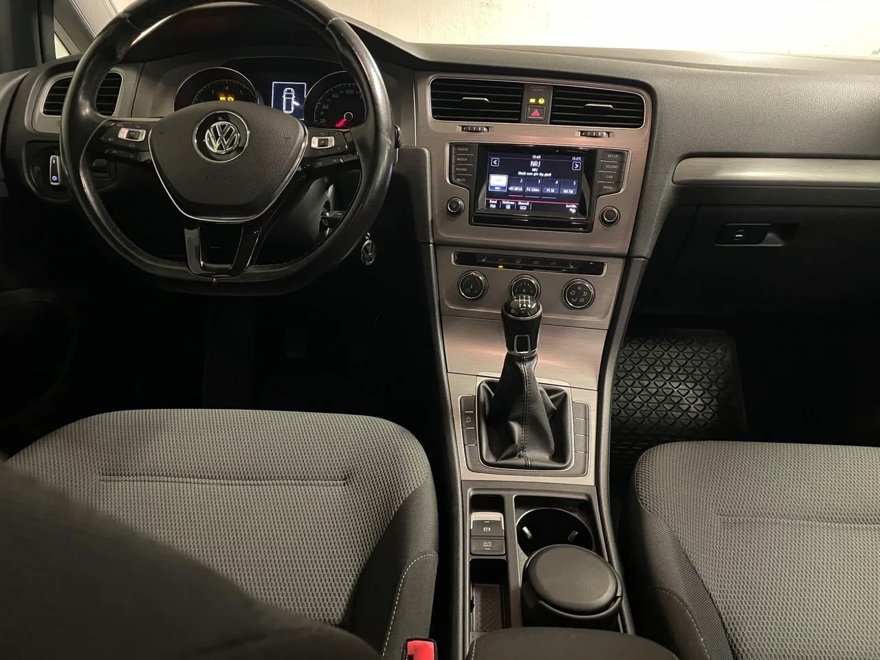 Vehicle image 11