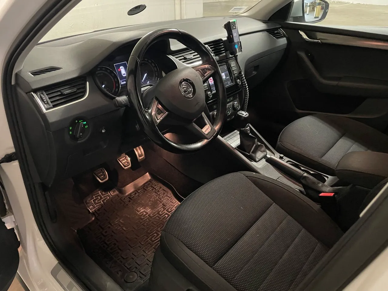 Vehicle image 8