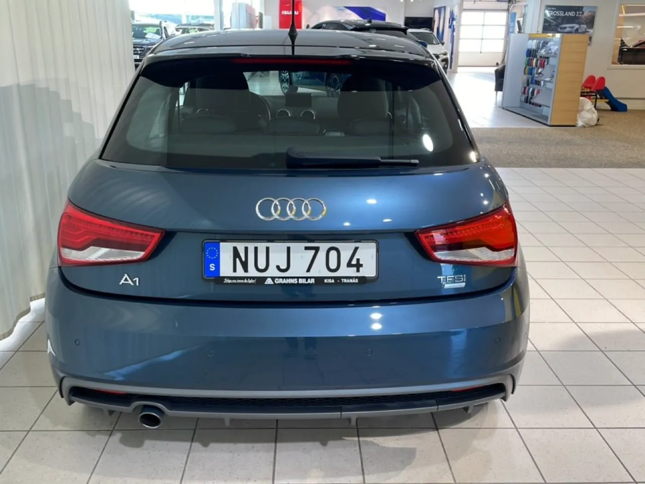Vehicle image 18