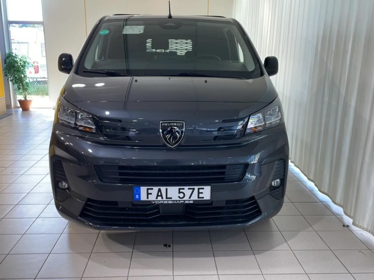 Vehicle image 18