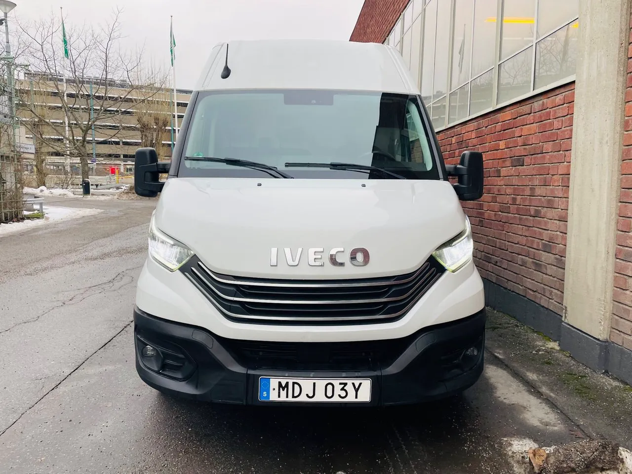 Vehicle image 6