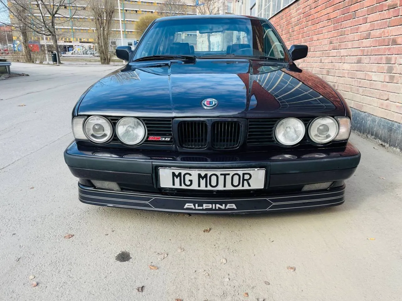 Vehicle image 7