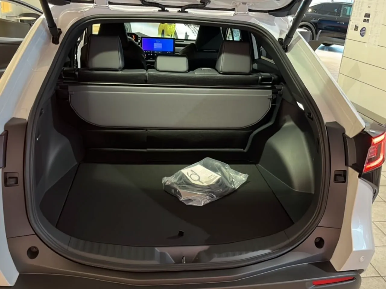 Vehicle image 16