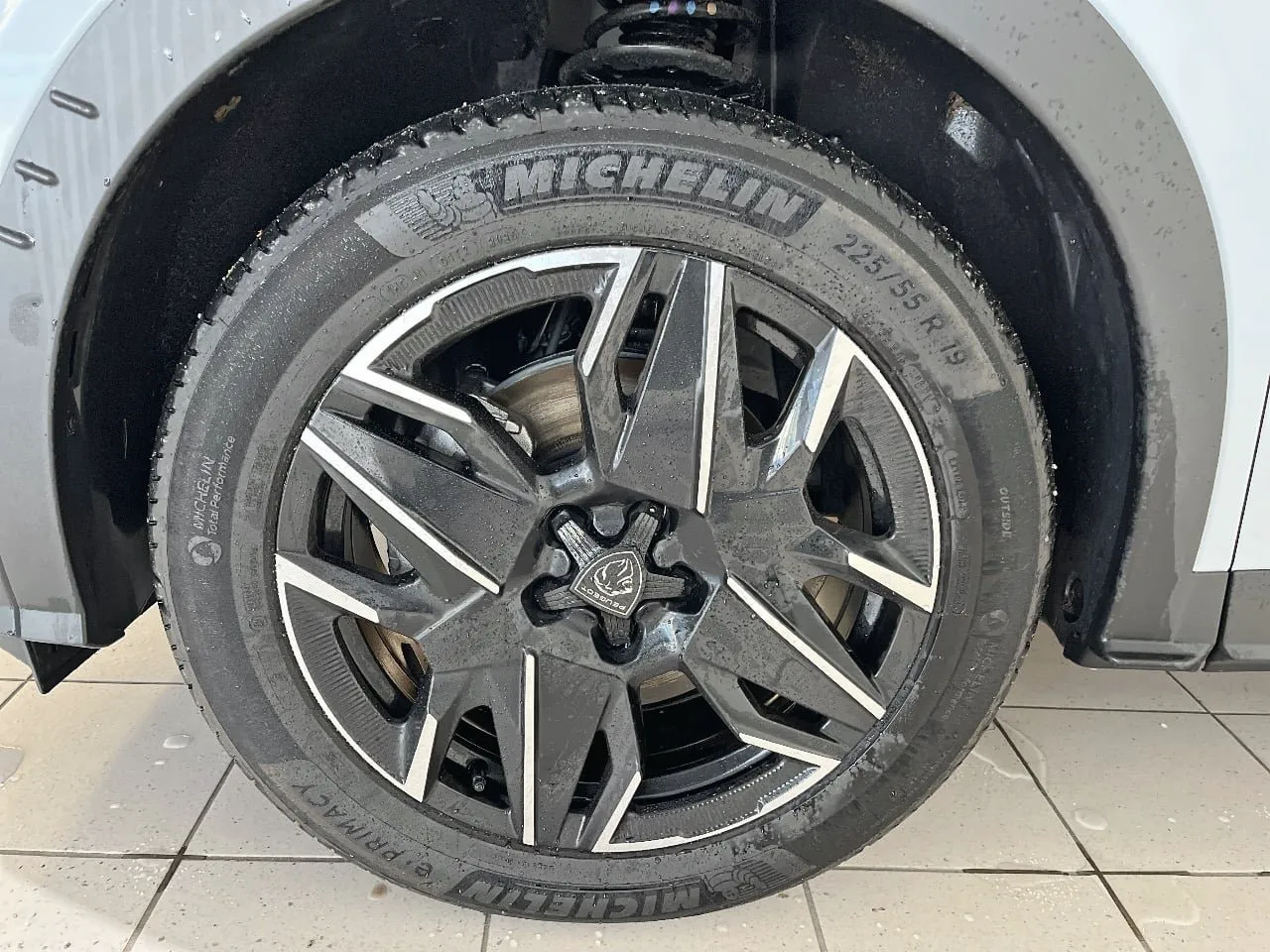 Vehicle image 18