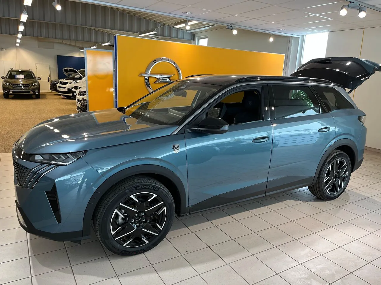 Vehicle image 3