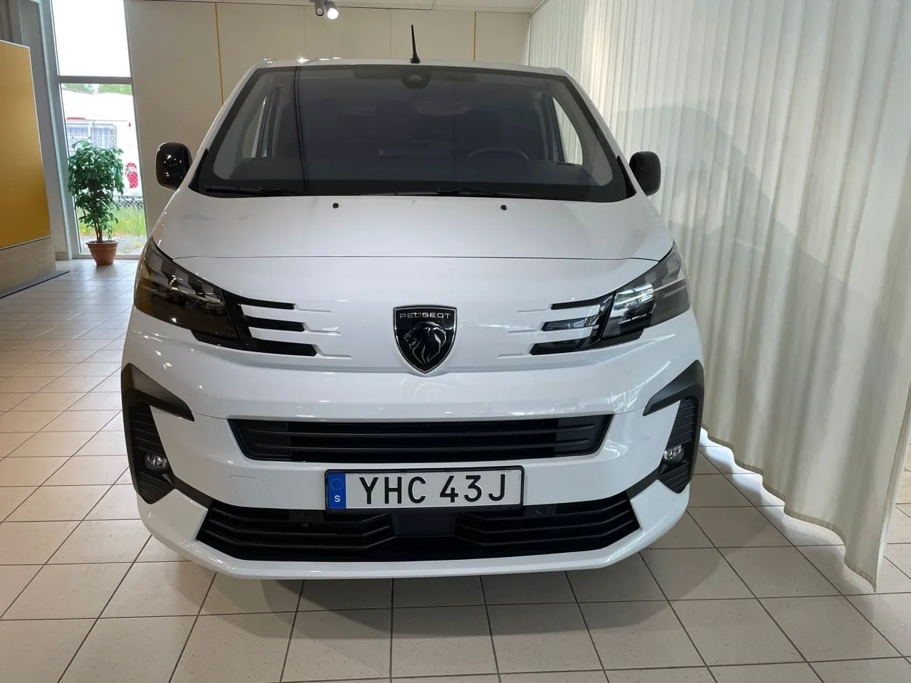 Vehicle image 21