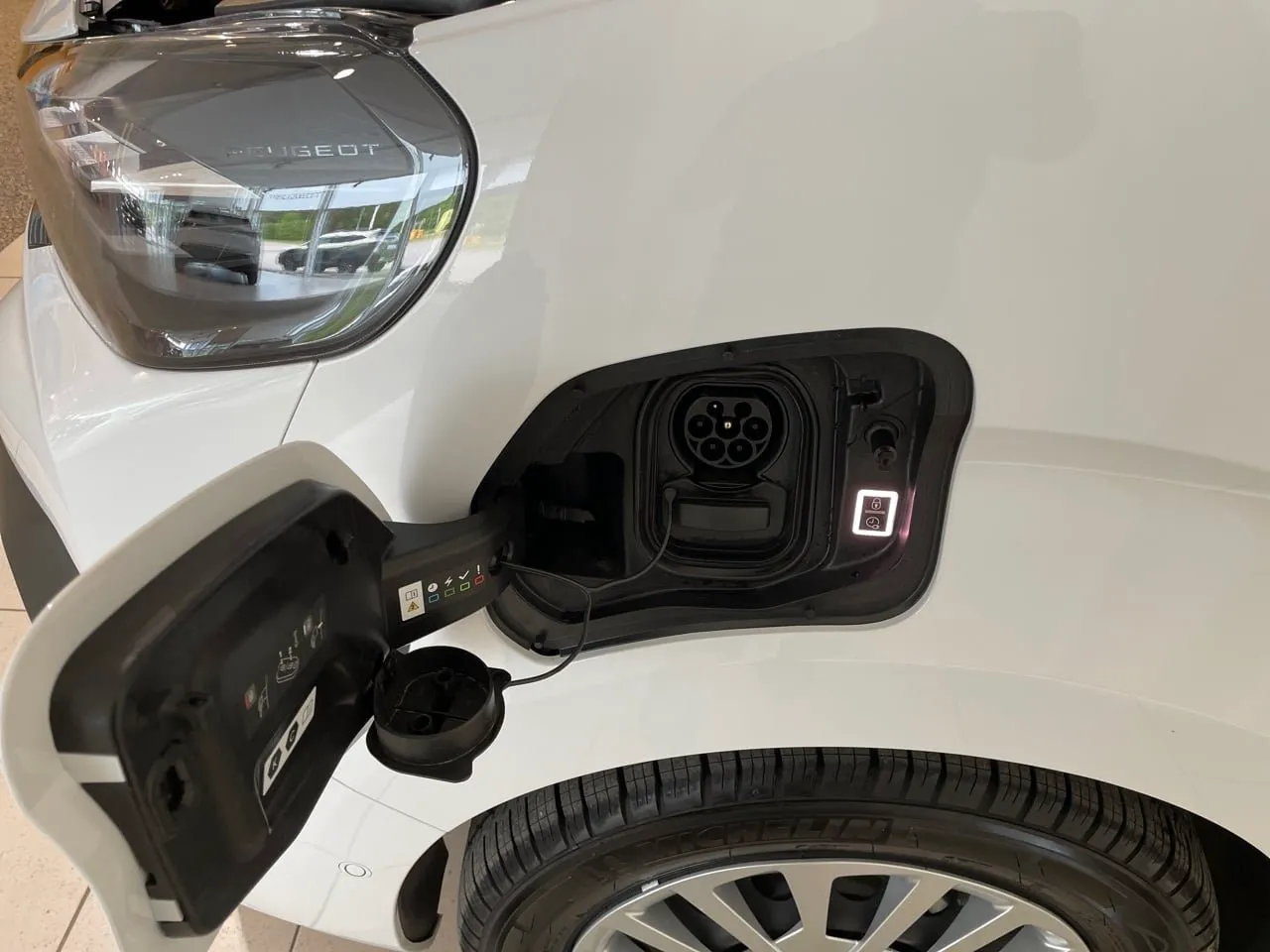 Vehicle image 20