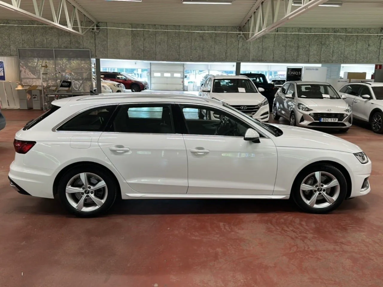 Vehicle image 5