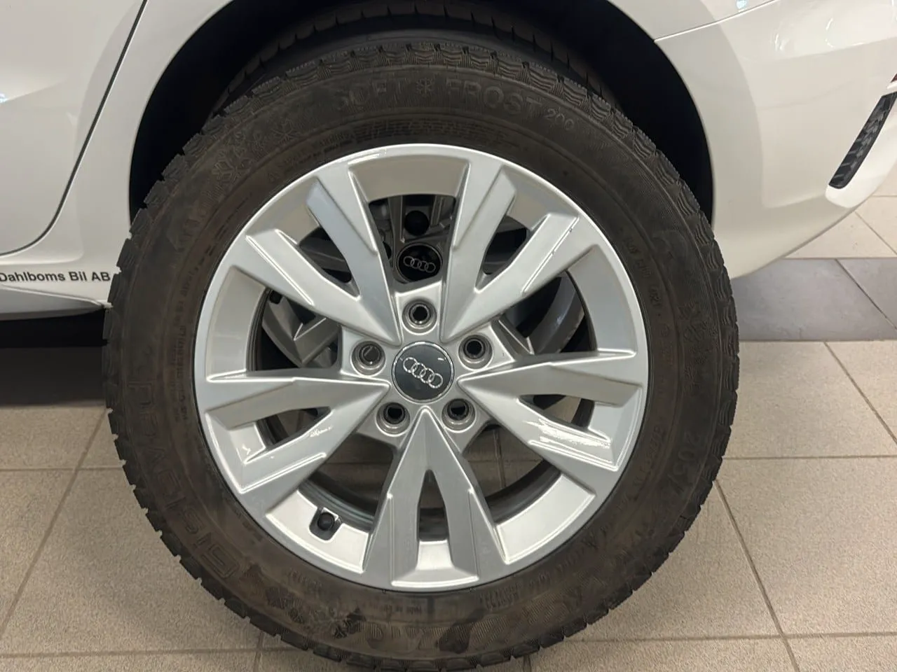 Vehicle image 20