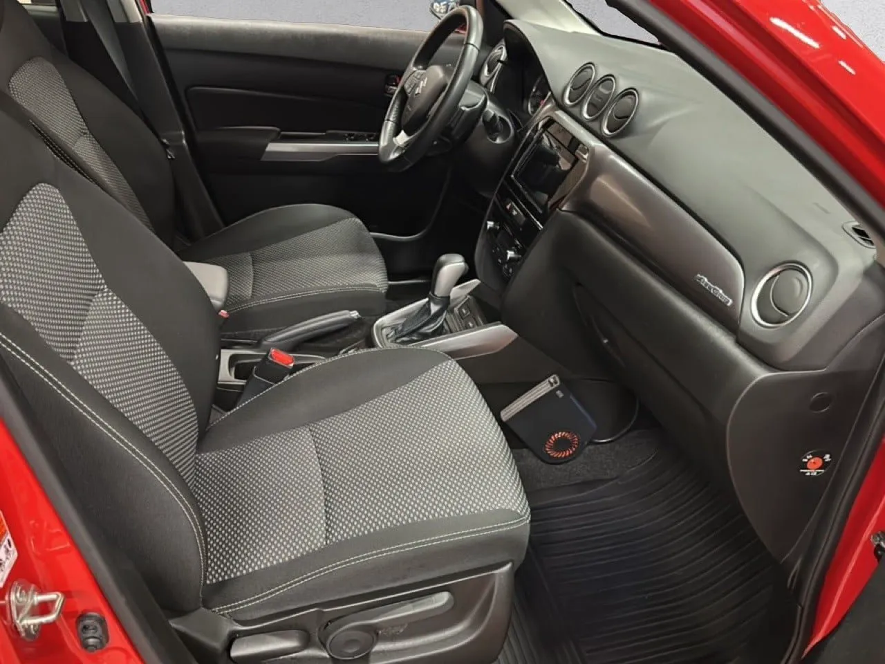 Vehicle image 10
