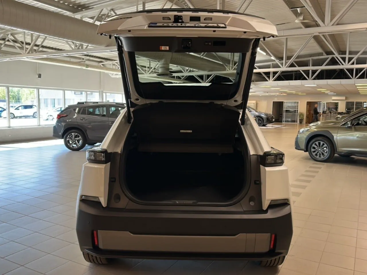 Vehicle image 8