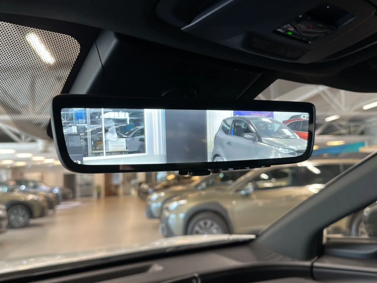 Vehicle image 18