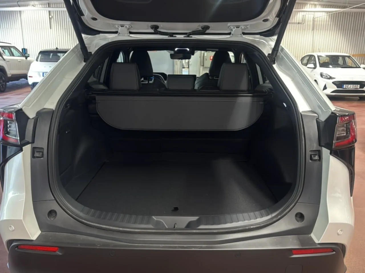 Vehicle image 8