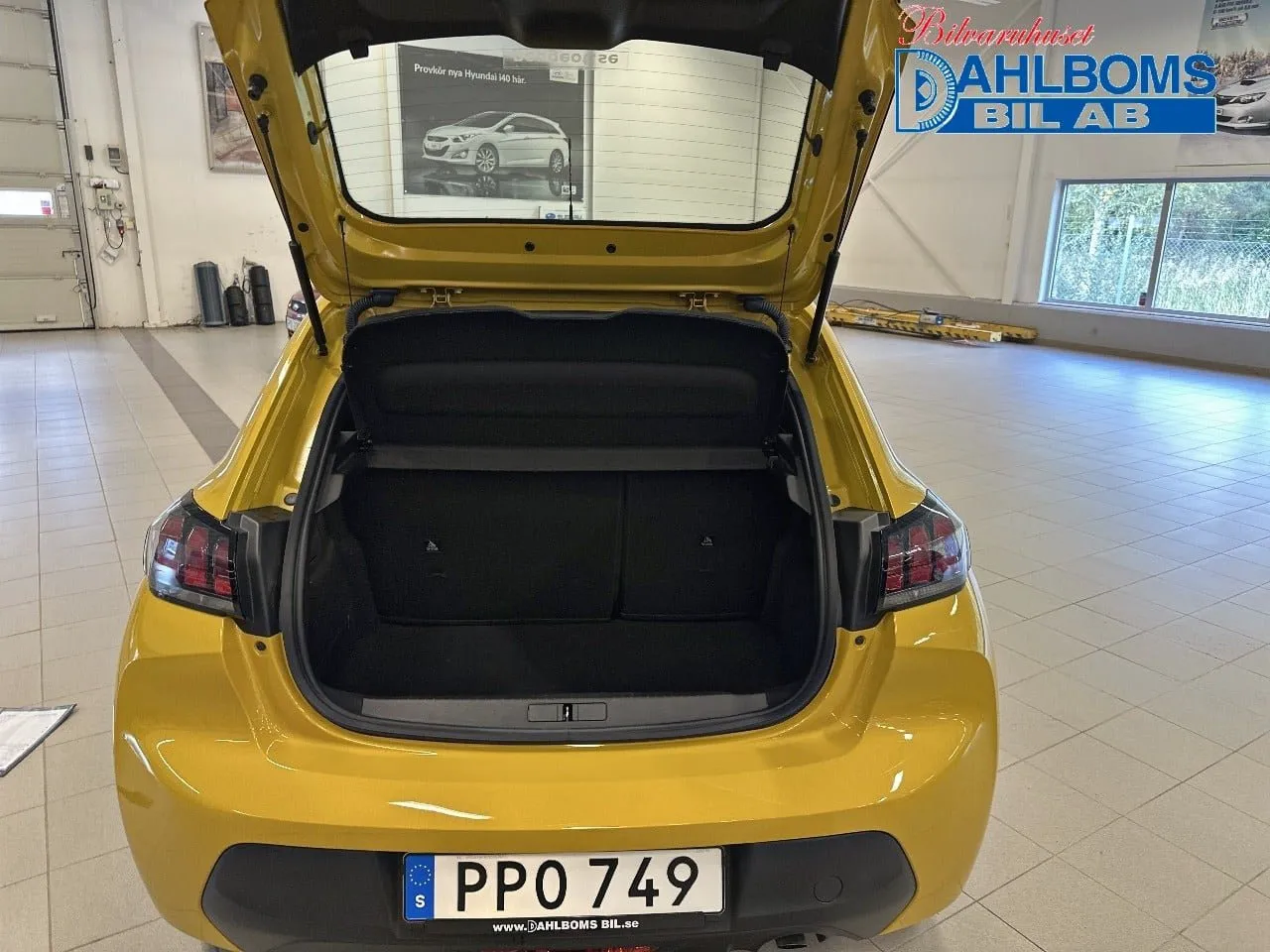 Vehicle image 8