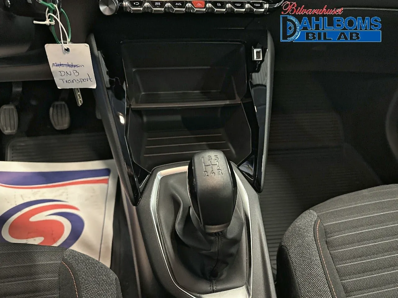 Vehicle image 19