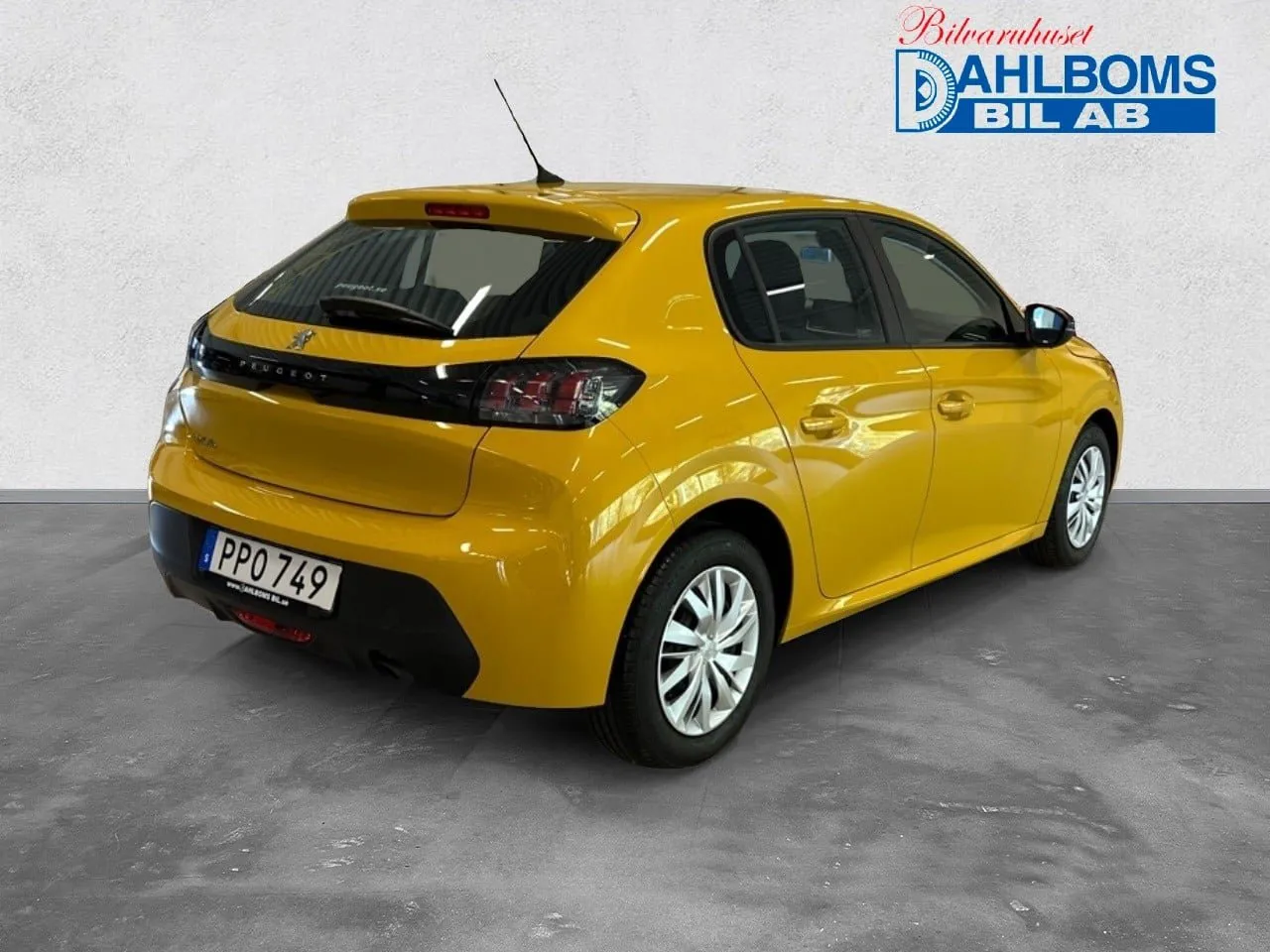 Vehicle image 4