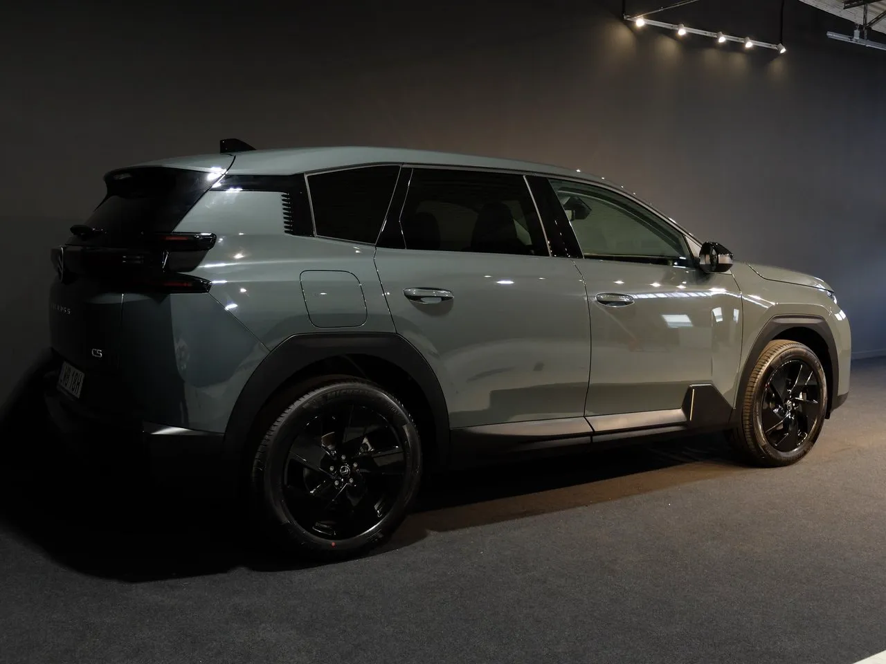 Vehicle image 6