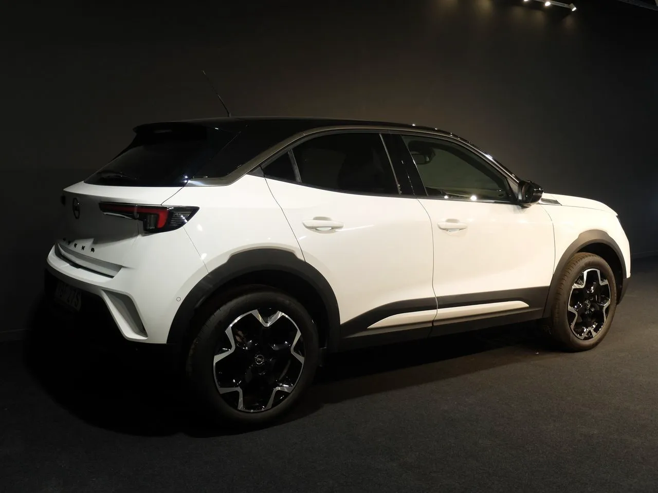 Vehicle image 6
