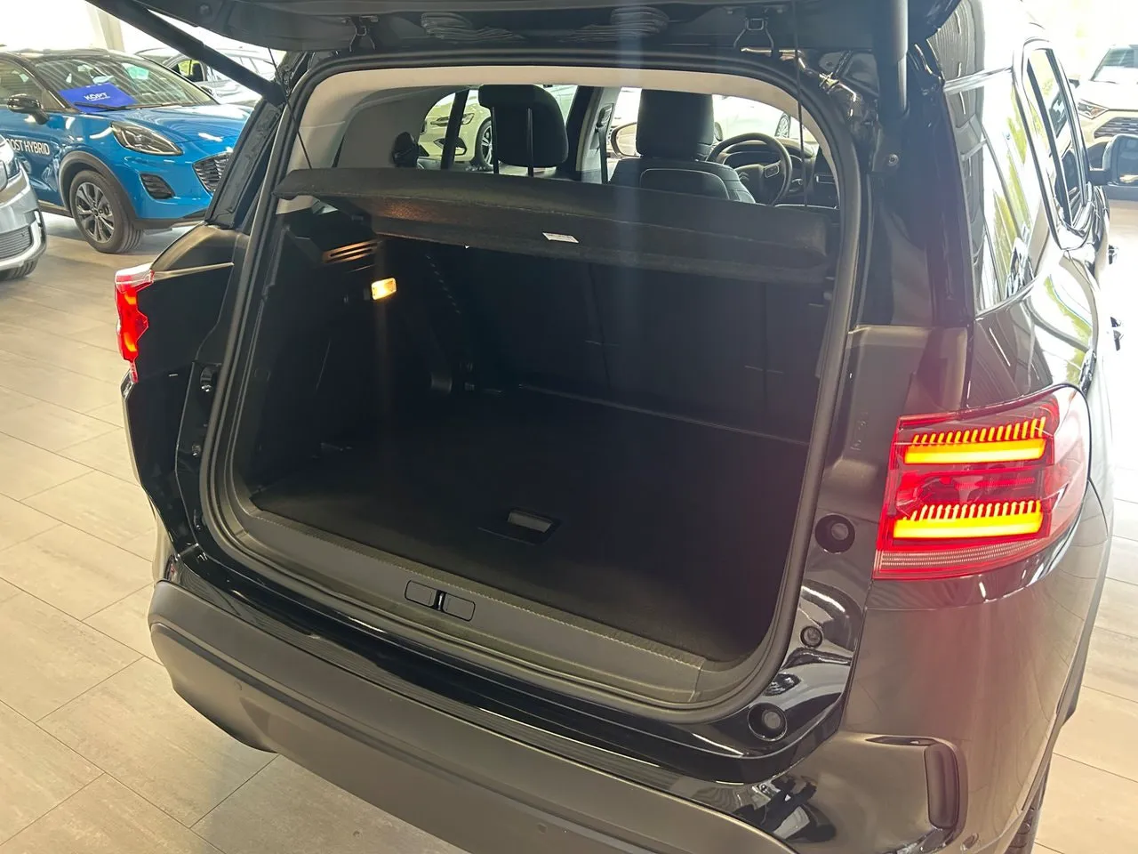 Vehicle image 7