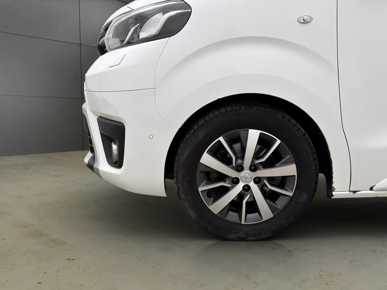Vehicle image 30