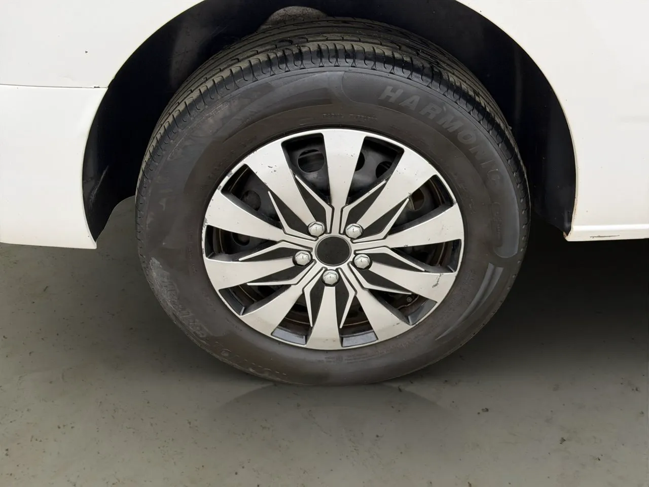 Vehicle image 32