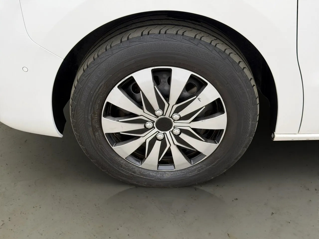Vehicle image 30