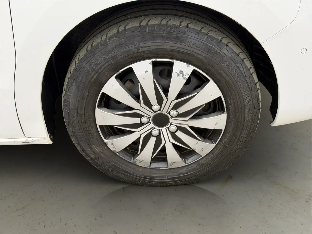 Vehicle image 33