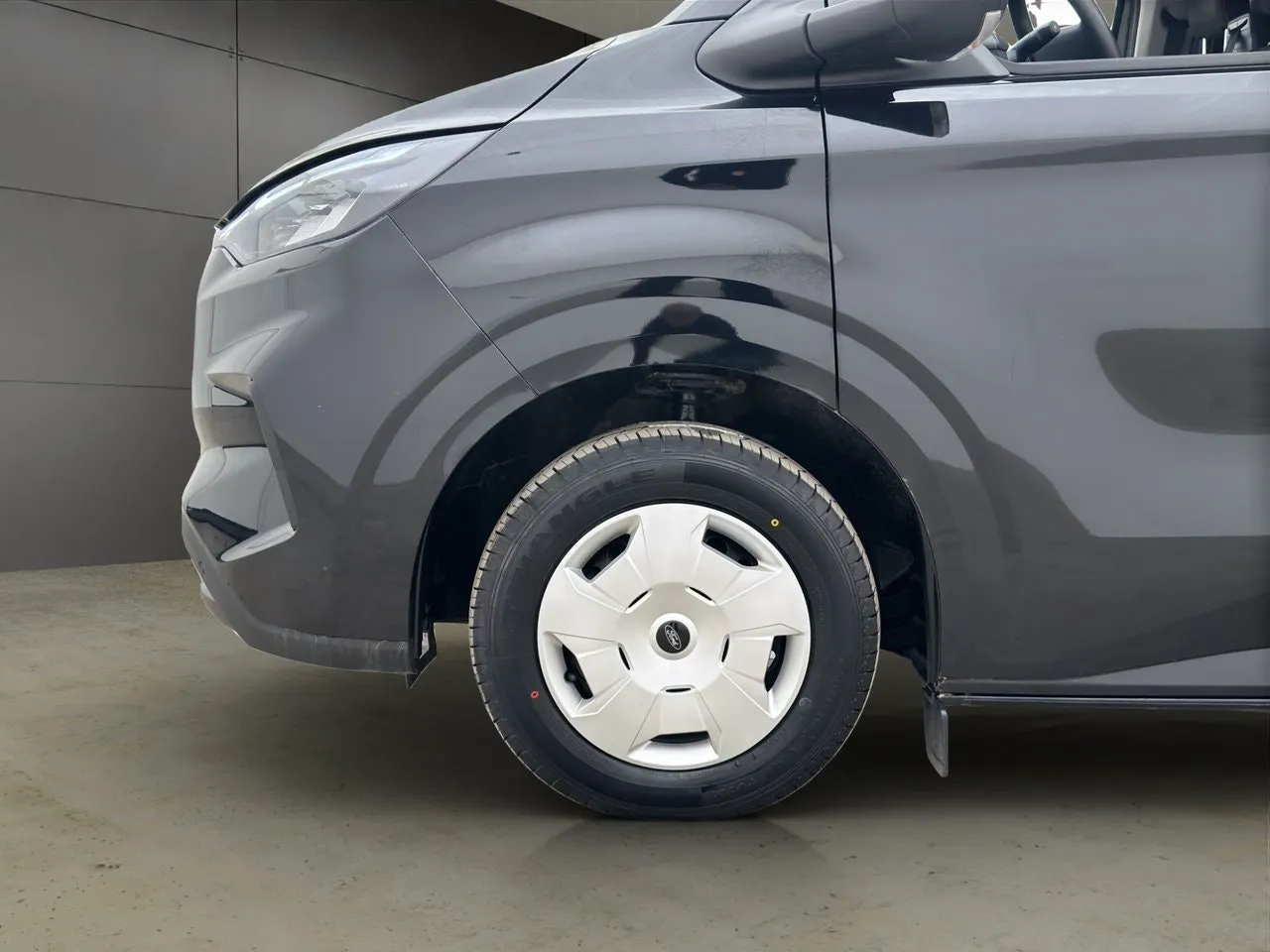 Vehicle image 26