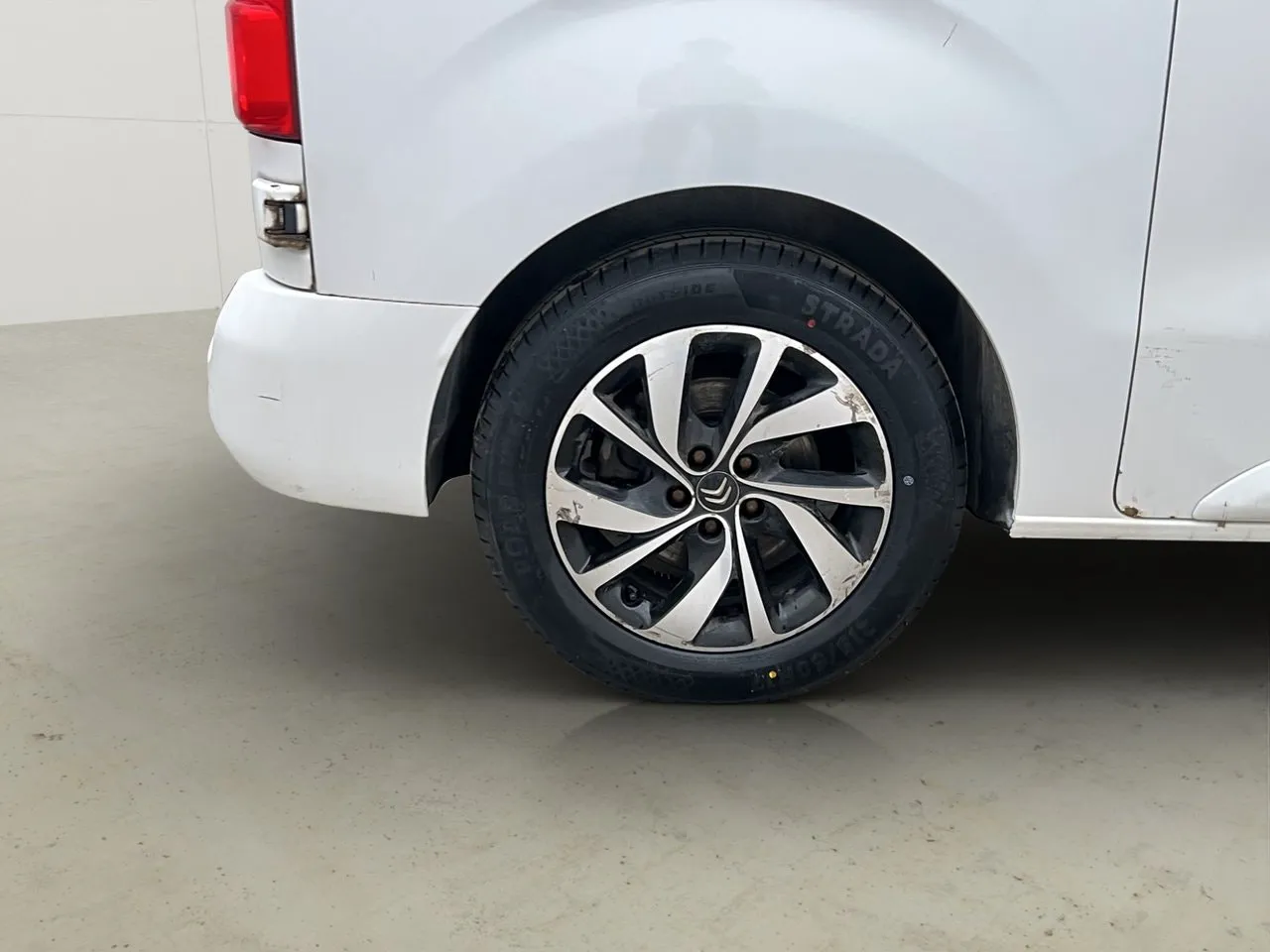 Vehicle image 25
