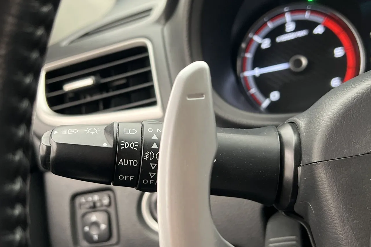 Vehicle image 32