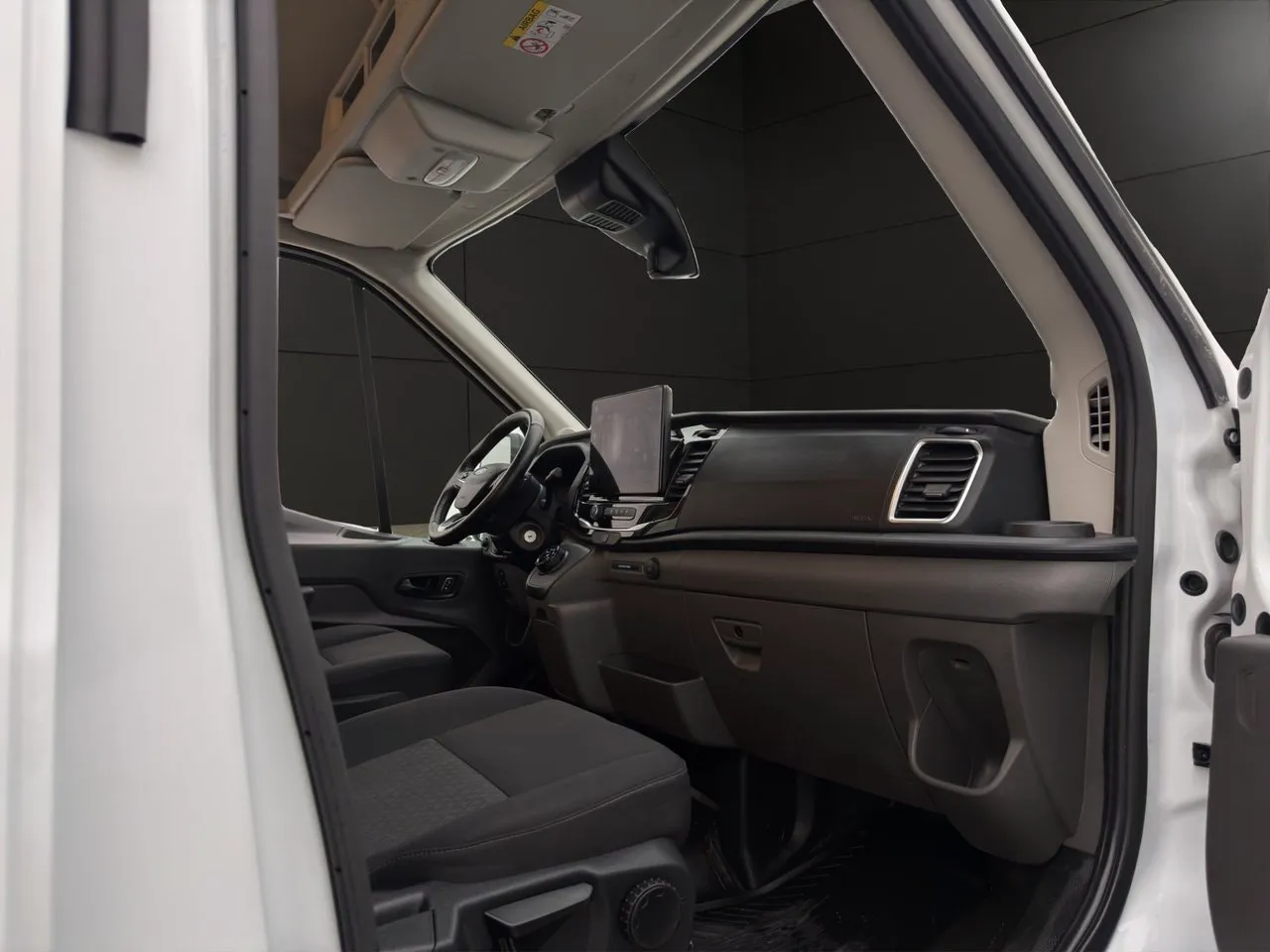 Vehicle image 28