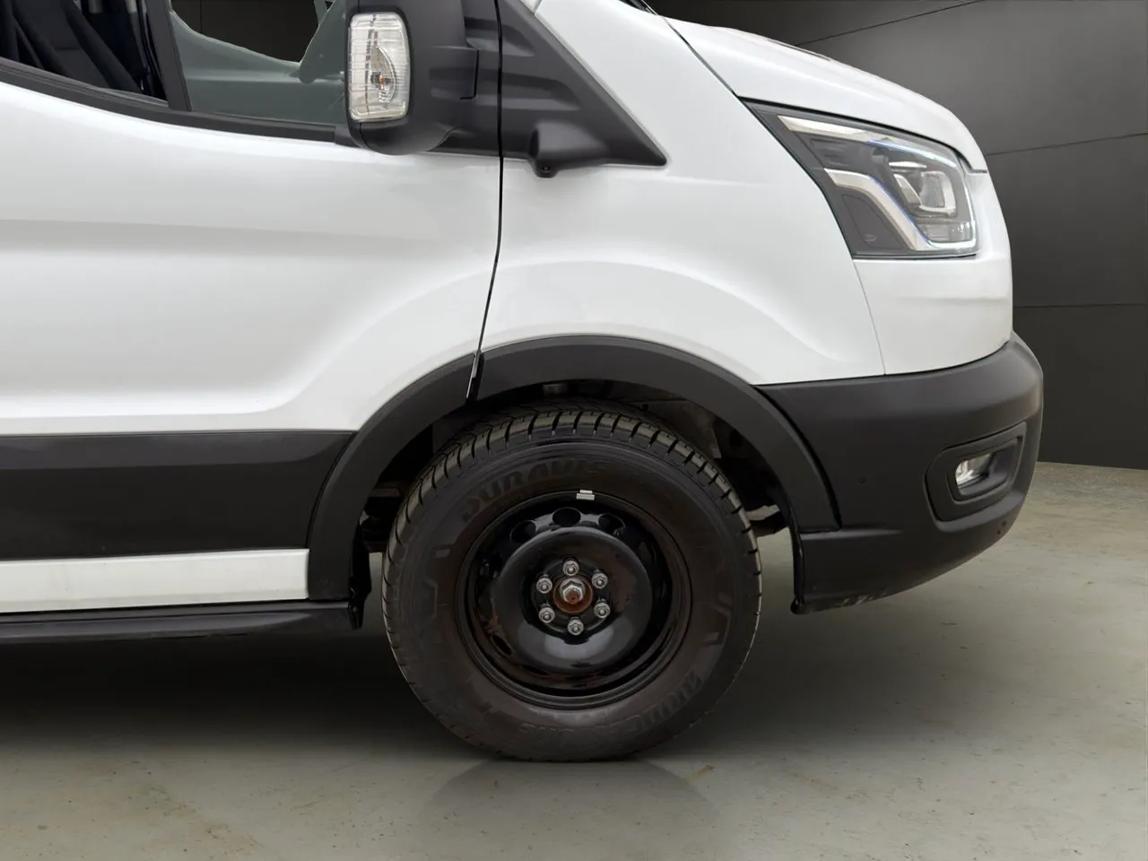 Vehicle image 33