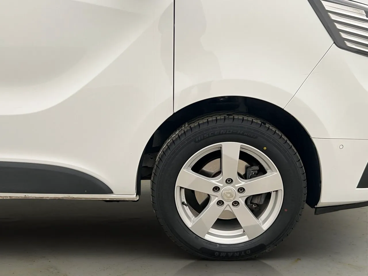 Vehicle image 30