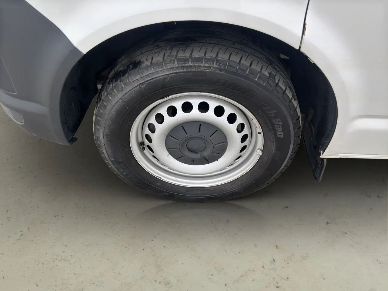Vehicle image 32